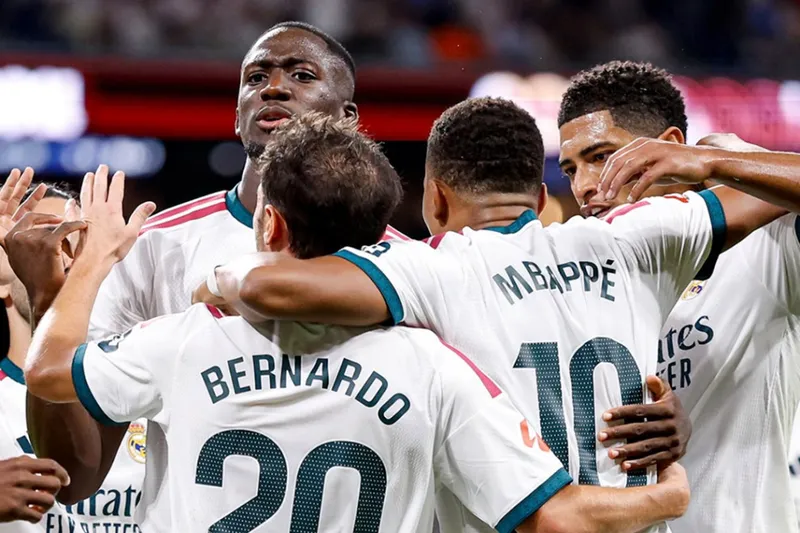 Real Madrid golea a la Real Sociedad con hat-trick de Mbappé