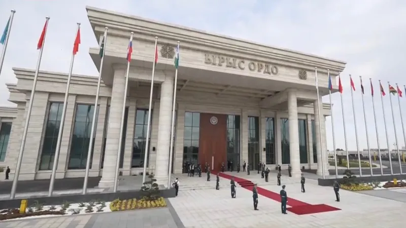 Xi Jinping asiste a la Cumbre de la OCS