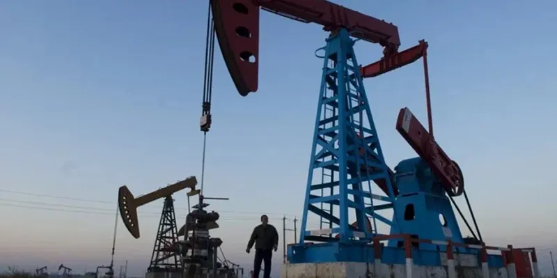 Petróleo mantiene su escalada ante la creciente tensión entre Irán y EE. UU.