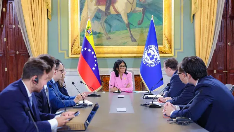 Gobierno y FMI analizan el uso de reservas para financiar la reconstrucción
