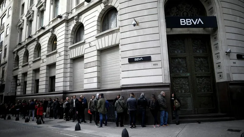 "Respuesta urgente": bancos argentinos lanzan rescates ante el salto de la morosidad crediticia