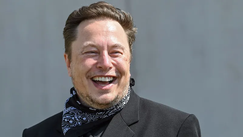 Musk pierde casi la mitad de su fortuna en cuestión de semanas