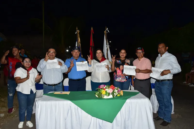 William Fonseca estrena alumbrado público para sus familias