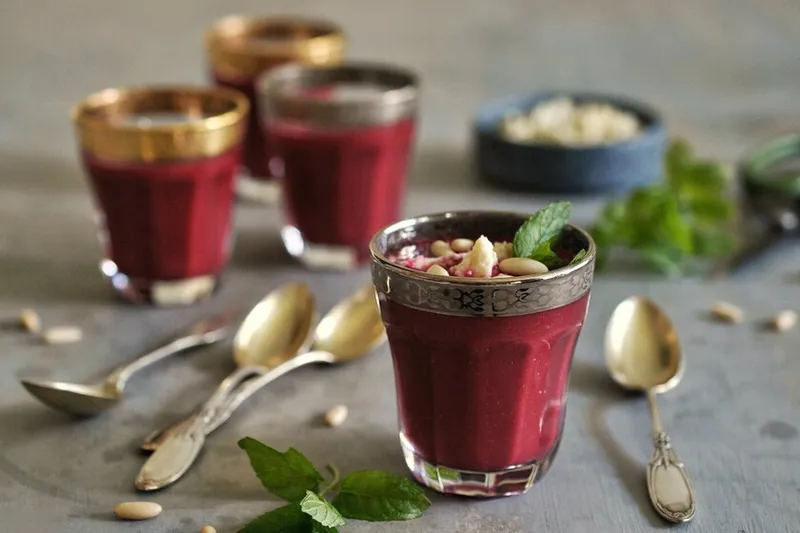 Gazpacho de remolacha: receta saludable y fresquita para llenar de color tus cenas de verano