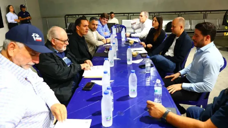 Gobierno y sector privado coordinan distribución de carne de cerdo para fin de año