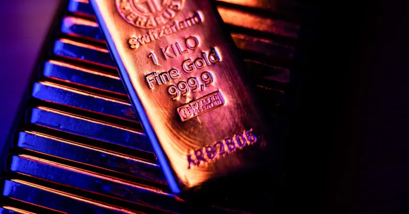 El oro amplía su caída tras el intercambio de ataques en Medio Oriente