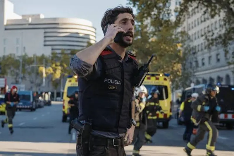 'Cronos' me ha hecho desear que hubiera más thrillers así en el cine español. Una crónica de los atentados de Las Ramblas que nos coge de la pechera desde el minuto uno