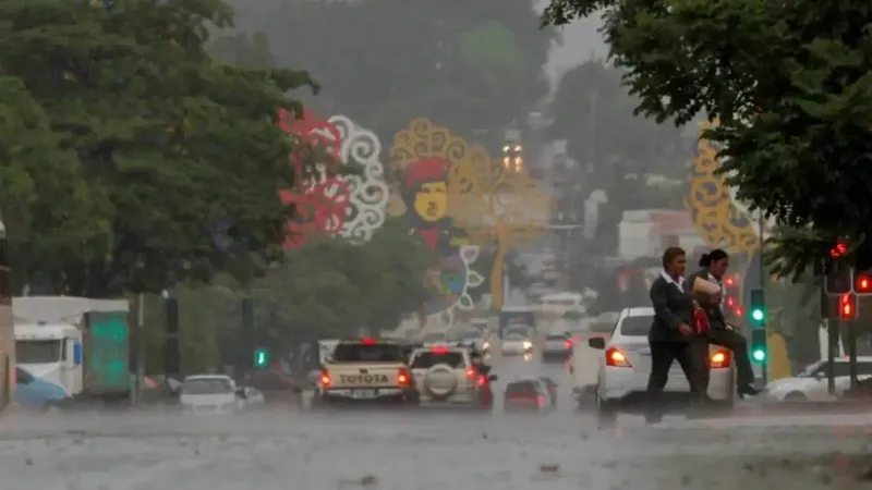 Rosario, Debemos protegernos en todo momento en este período lluvioso