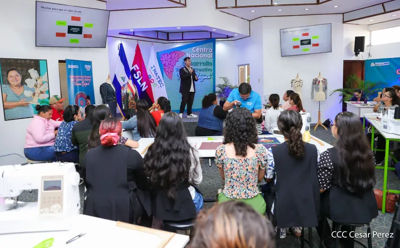 Realizan clase magistral de diseño en el Centro de Desarrollo de Talento «Nieves Cajina»