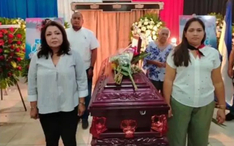 Honramos con Amor y Cariño Eddis