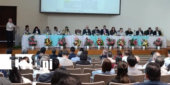 Comisión Especial Constitucional presenta reformas a inversionistas y empresarios en el Banco Central