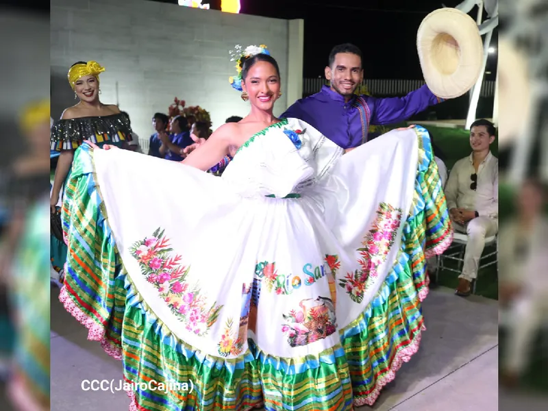 Pasarela Nacional de Huipiles celebra identidad y amor a la patria