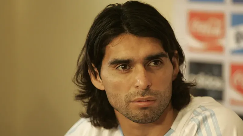 “No fue un puñetazo”: Roberto Ayala rompe el silencio tras su agresión a Dani Olmo