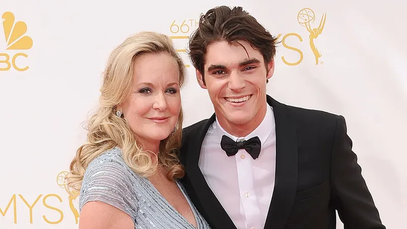 La madre de RJ Mitte revive el día más doloroso de su vida: 'Una madre nunca debería tener que encontrar a su hijo de esta manera'
