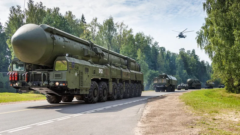 Bielorrusia inicia ensayos sobre el uso combativo de armas nucleares