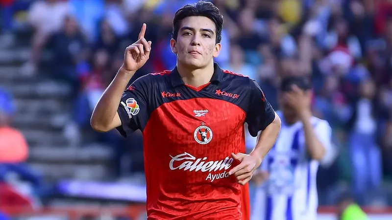 Gilberto Mora ya aplastó sus récords de goleo del pasado
