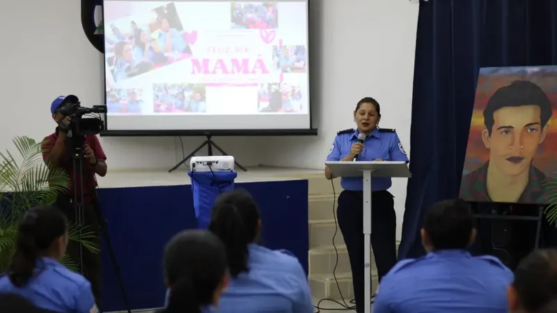 Madres funcionarias de Migración y Extranjería participan en emotivo videoforo en Managua