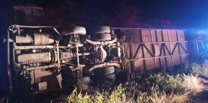 7 jóvenes jugadores de baloncesto mueren en accidente de autobús en Brasil
