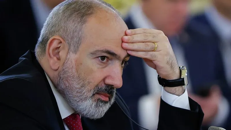 Armenia corre el riesgo de seguir el camino de Ucrania, advierte Medvédev