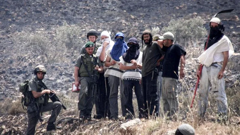 Colonos israelíes disparan contra palestinos