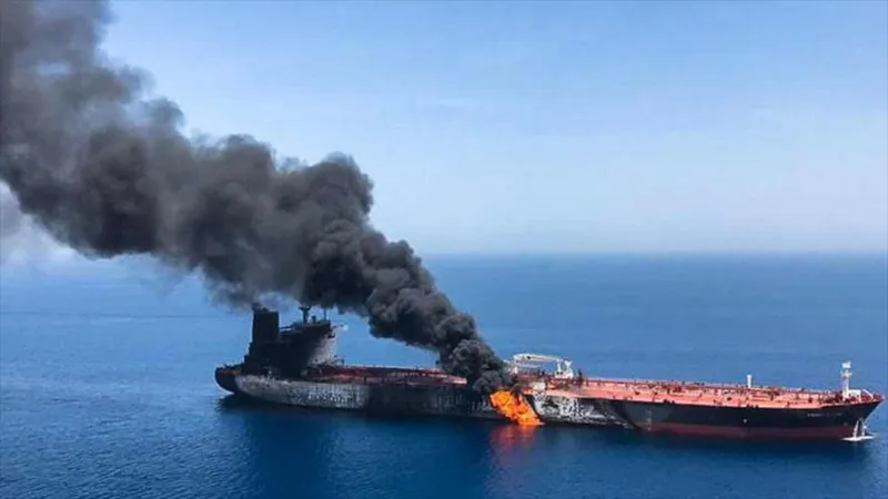 Irán: Petrolero infractor estalla en Ormuz tras chocar con mina naval