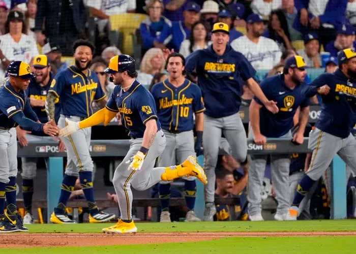 Cerveceros hunden a Dodgers y quedan a un triunfo de la Serie Mundial