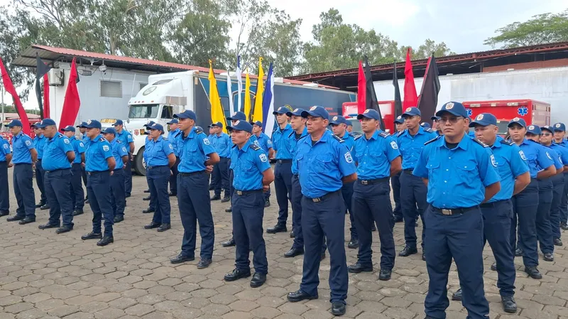 Bomberos Unidos inician curso nacional de prevención de incendios con 75 participantes