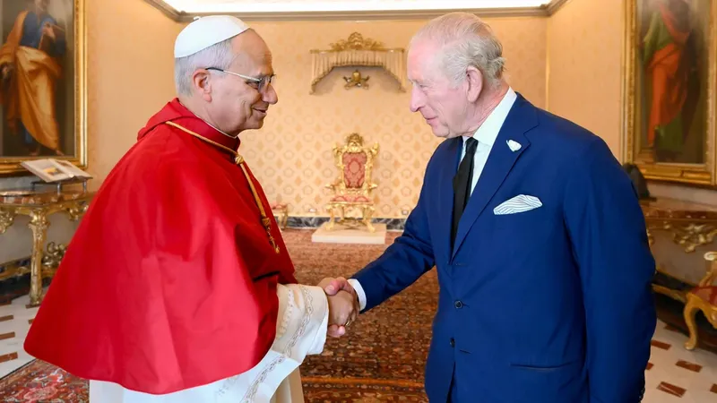 El rey Carlos envió una carta al papa León XIV tras conocer su diagnóstico de cáncer