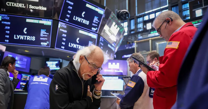 Wall Street cae mientras vuelve la presión sobre los bonos y crecen las dudas sobre el plan de Bessent