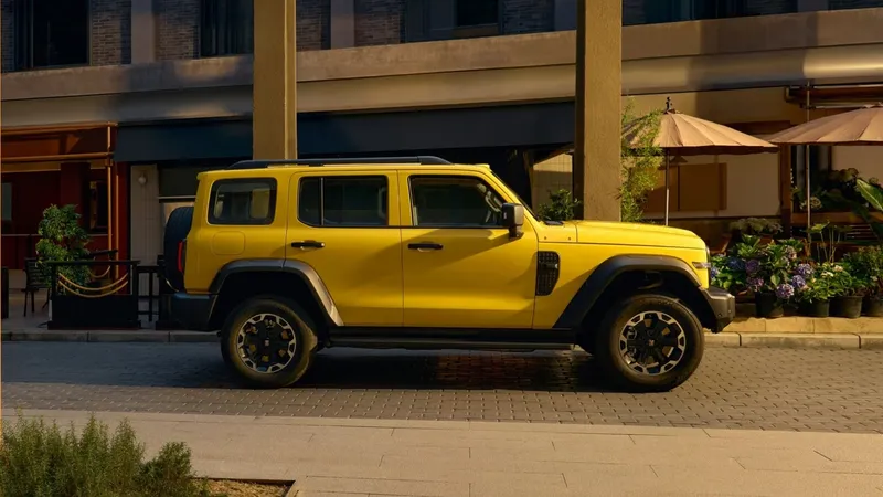 GWM, la marca china más reciente en España, lanza un Jeep Wrangler híbrido con 200 km de autonomía eléctrica y 863 CV por 26.000 €