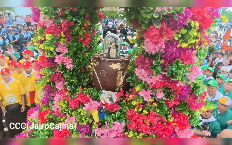 Miles de familias acompañan a Santo Domingo de Guzmán en su peregrinar hacia Managua