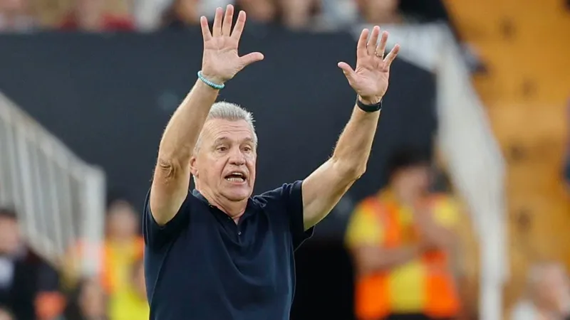 Javier Aguirre inquieto por no ganar con Valencia en La Liga
