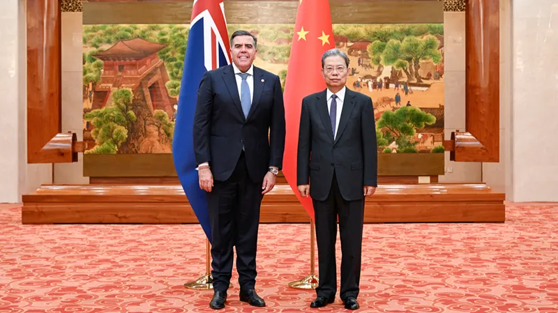 Máximo legislador de China sostiene conversaciones con presidente de Cámara de Representantes de Australia