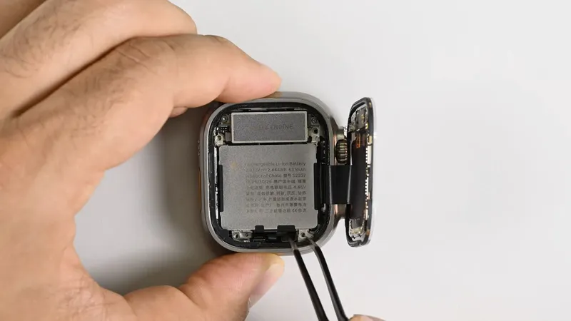 iFixit desmonta el Apple Watch Series 12 y el Ultra 4: la reparabilidad sigue siendo una asignatura pendiente