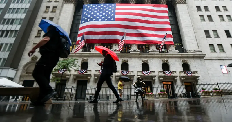 S&P 500 cae ante el salto del petróleo y las tasas de los bonos en su mayor nivel en 24 años