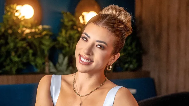 Pao Sasso nos invita a echar 'El Chal', su nuevo show de entrevistas lleno de secretos, risas y celebridades