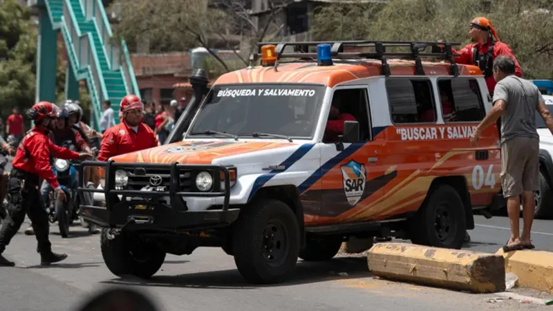 Venezuela restringe el ingreso a La Guaira para agilizar operaciones de rescate