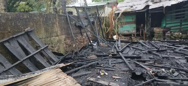 Madre y su hija se salvan de incendio que destruyó su casa en Bluefields
