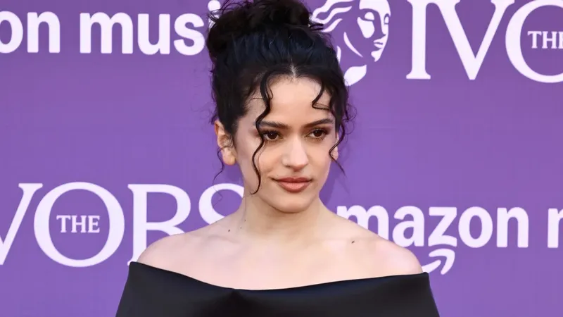 Rosalía se convierte en una bailarina contemporánea en las calles de Nueva York