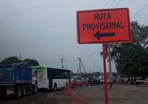 Habilitan rutas alternas por trabajos entre la Universidad Casimiro Sotelo y Metrocentro