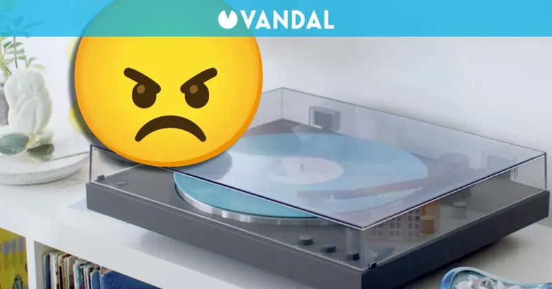 Sony promociona un tocadiscos y enfada a los fans de PlayStation que defienden el formato físico
