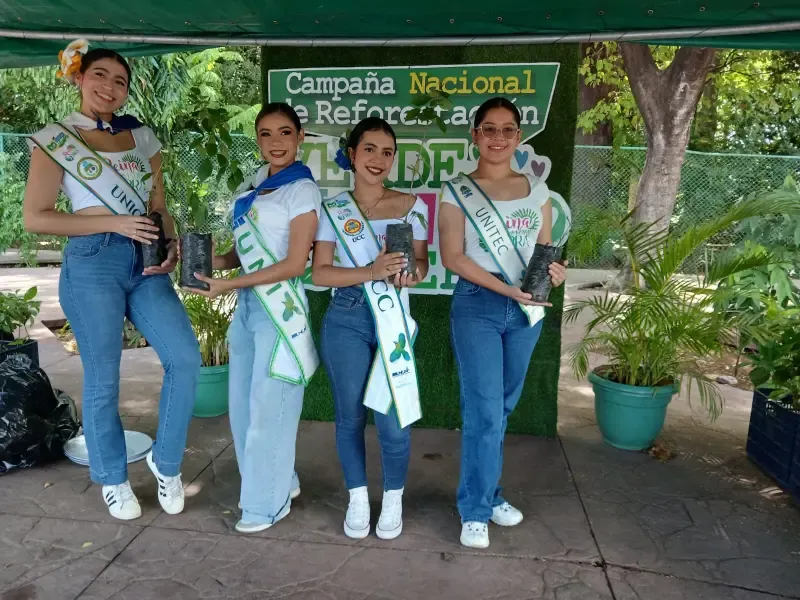 Jóvenes se suman al cuidado del madroño en saludo al mes patrio