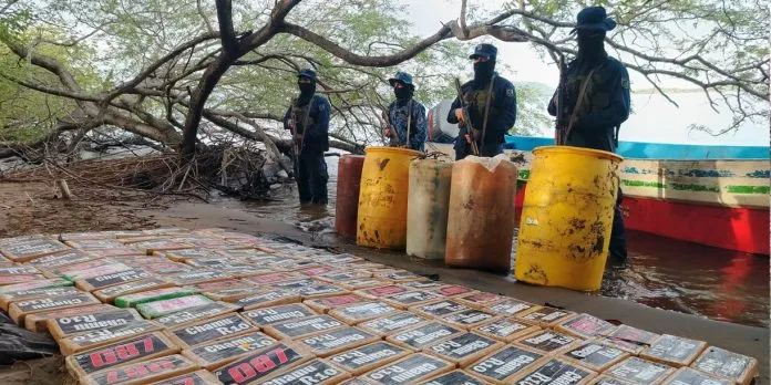 Ejército de Nicaragua incauta 132 paquetes de cocaína en costas de Chinandega