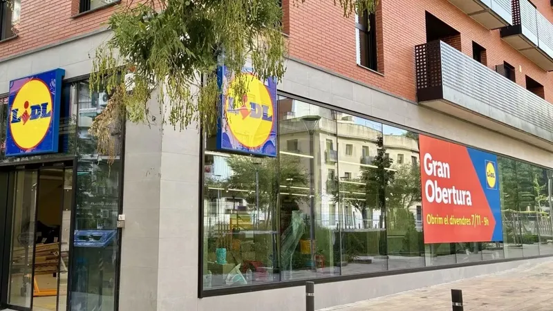 Lidl confirma tres nuevos supermercados para el 5 de noviembre: uno de ellos con punto de recarga y otro con WiFi gratis