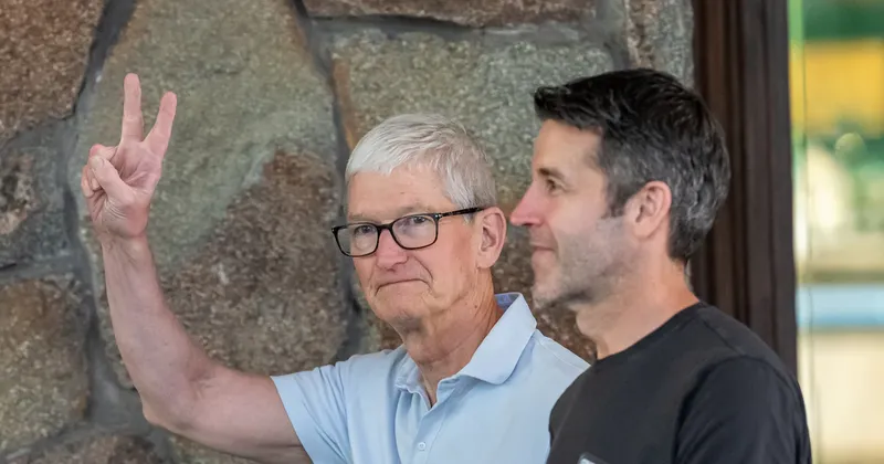 Tim Cook cede el mando de Apple tras llevarla a los US$4,5 billones y el reto que le hereda a John Ternus