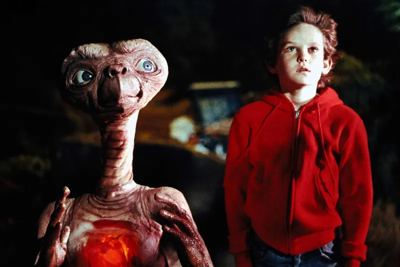 Steven Spielberg confirma que Elliot jamás volvió a reunirse físicamente con E.T., aunque si telepáticamente: "Ha soñado con él"