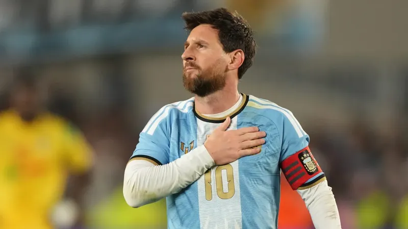 El presidente de la Conmebol motivó a Messi a jugara la Copa Libertadores