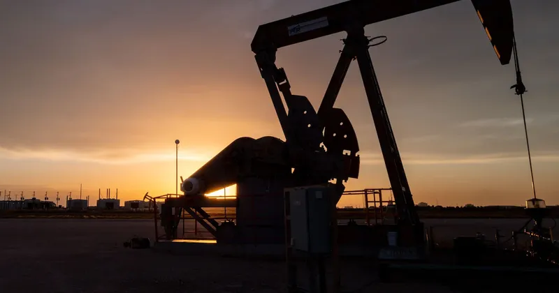 Petróleo sube ante nuevos ataques en Medio Oriente y el Brent acumula un alza del 70% este 2026