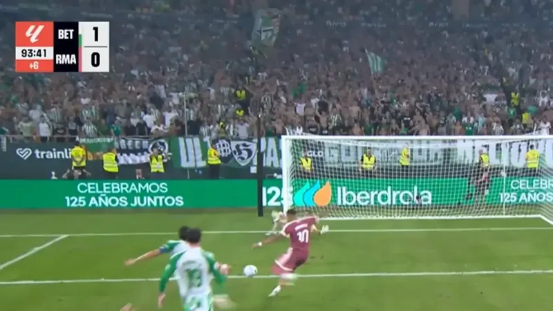 El 'truco' de Bartra que le salió de lujo en el penalti de Mbappé