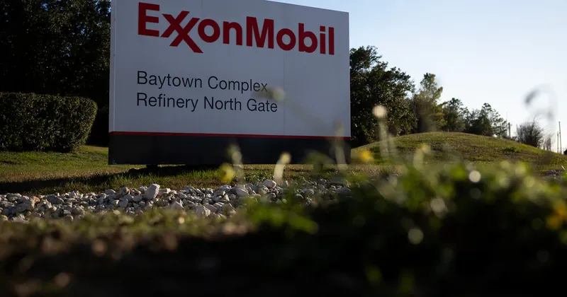 Trump arremete contra Exxon y Chevron por sus altas ganancias en medio de la guerra con Irán